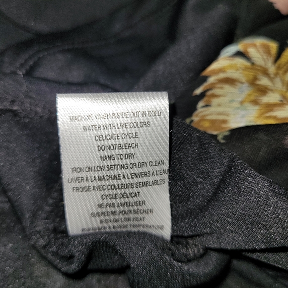 Sleeveless Mock Neck - Picture 7 of 7